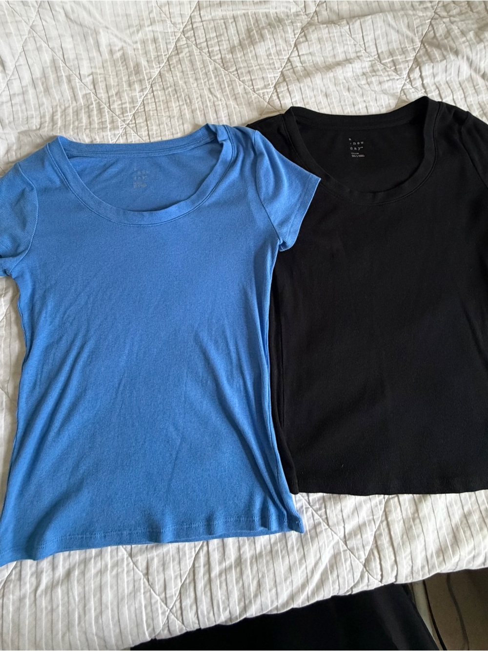 a new day Scoop Neck Tee Set - Black, White, Olive, Sky Blue - Picture 3 of 3